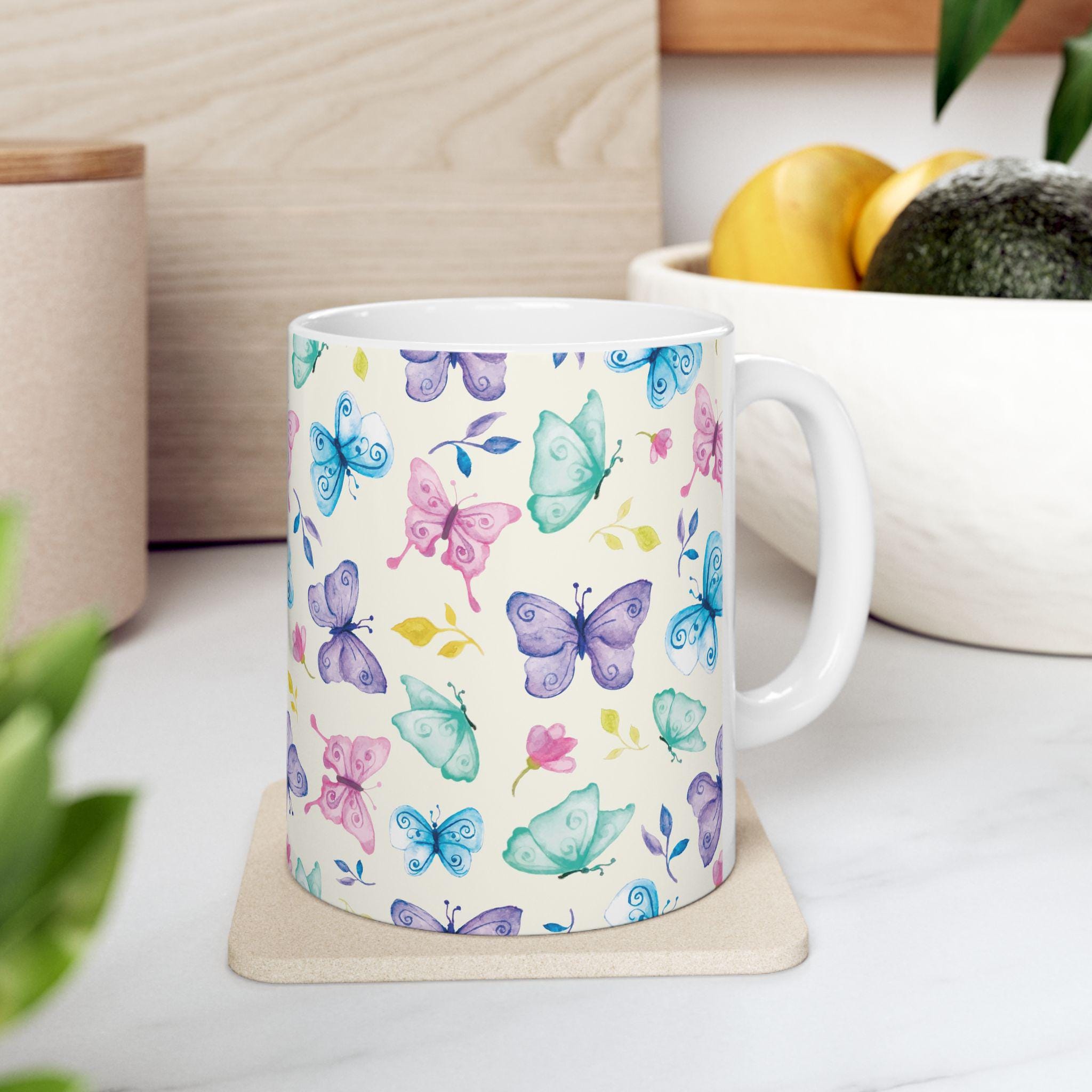 Taza de Mariposa Colorida Whimsical - Regalo de Transformación para Mujer, Mug de Cerámica Estética de Naturaleza