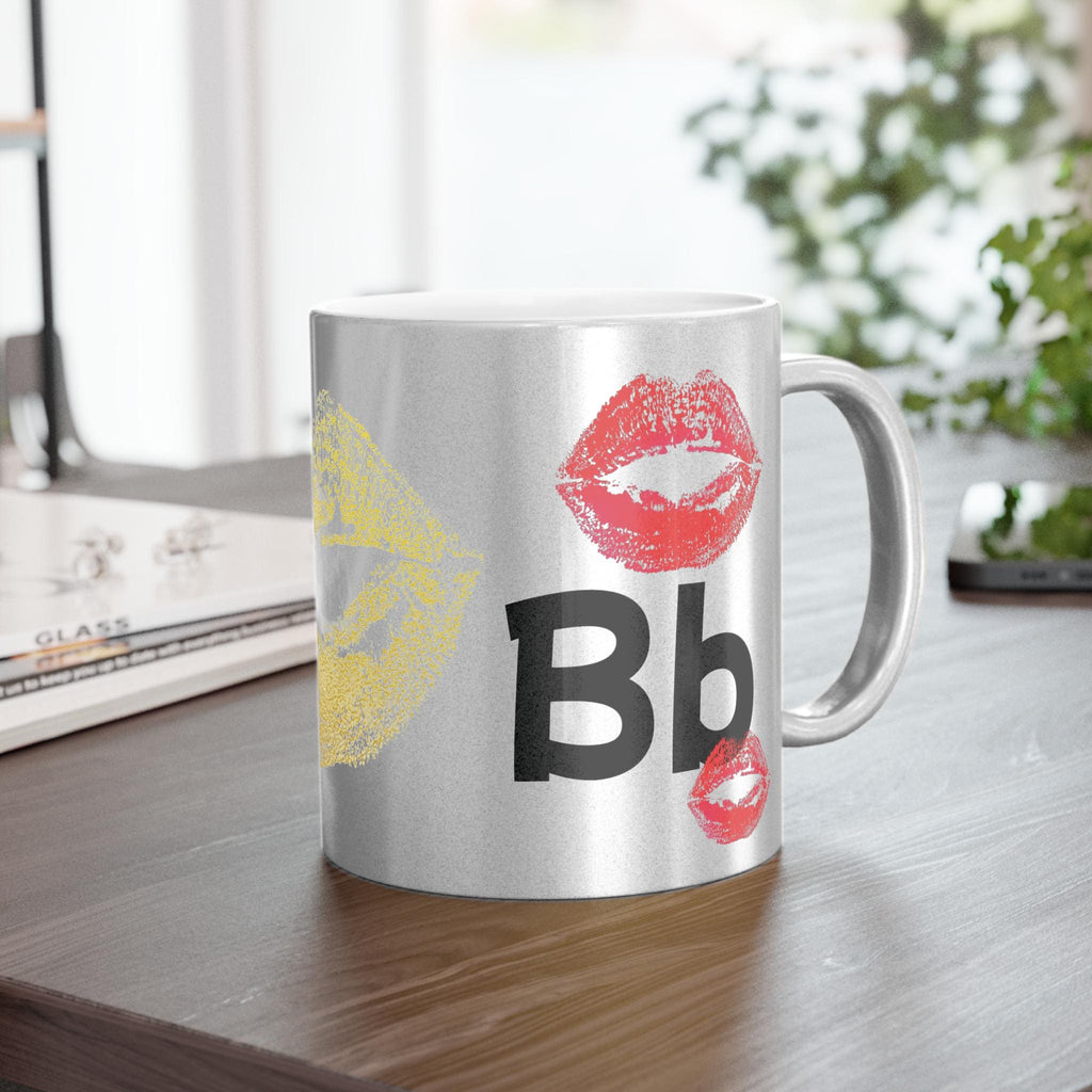 Taza Metálica Chic con Estampado de Beso - Regalo Glam para Mujer, Metallic Mug Kiss Print, Taza Estética de Maquillaje